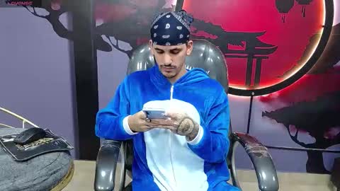 Snapshot of king_voy chatting on 10.28.25 king voy online show from 10.28.25