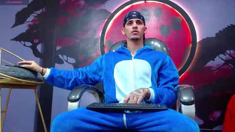 Snapshot of king_voy chatting on 11.02.25 king voy online show from 11.02.25