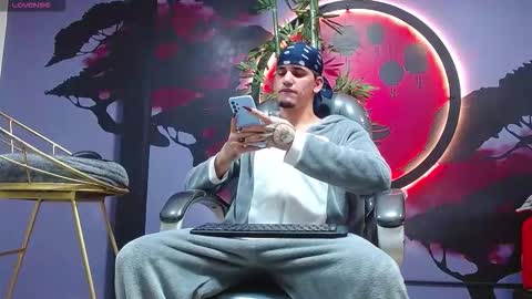 Snapshot of king_voy chatting on 11.13.25 king voy online show from 11.13.25