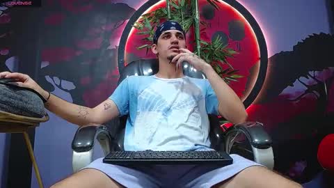 Snapshot of king_voy chatting on 11.17.25 king voy online show from 11.17.25