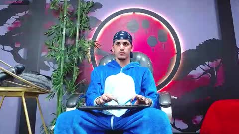 Snapshot of king_voy chatting on 11.18.25 king voy online show from 11.18.25