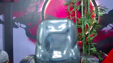 Snapshot of king_voy chatting on 11.25.25 king voy online show from 11.25.25