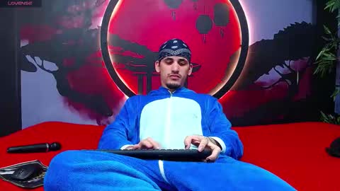 Snapshot of king_voy chatting on 11.30.25 king voy online show from 11.30.25