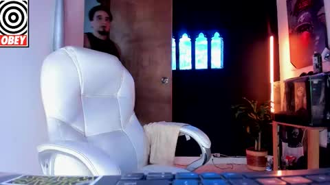 Snapshot of kingbear777 chatting on 12.01.25 King Bear online show from 12.01.25