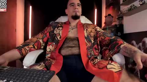 King Bear online show from 04.10.26