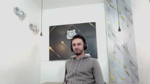 KING  online show from 04.15.26