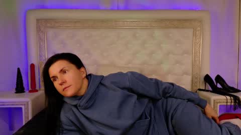 Courtney online show from 02.25.25