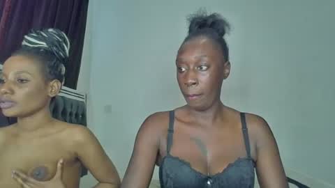 Snapshot of kinky_leila chatting on 06.27.26 kinky_leila online show from 06.27.26