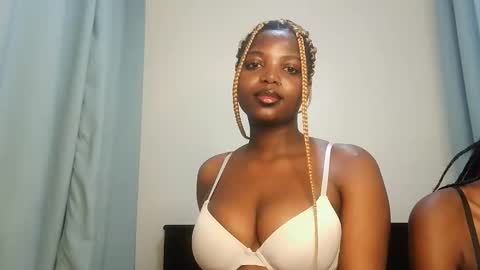 Snapshot of kinky_lola1 chatting on 10.25.25 Lola online show from 10.25.25