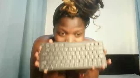 Snapshot of kinky_lola1 chatting on 11.26.25 Lola online show from 11.26.25