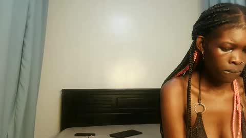 Snapshot of kinky_lola1 chatting on 12.04.25 Lola online show from 12.04.25