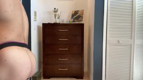 Snapshot of kinkybuffboy chatting on 02.11.25 kinkybuffboy online show from 02.11.25