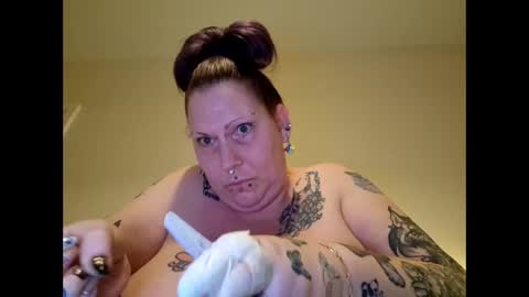 Snapshot of kinkycouplelp chatting on 12.28.24 Lucy online show from 12.28.24