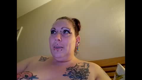 Snapshot of kinkycouplelp chatting on 01.01.25 Lucy online show from 01.01.25