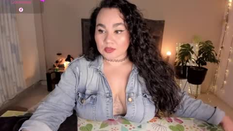 Snapshot of kinkyelise chatting on 06.17.26 Jenny online show from 06.17.26