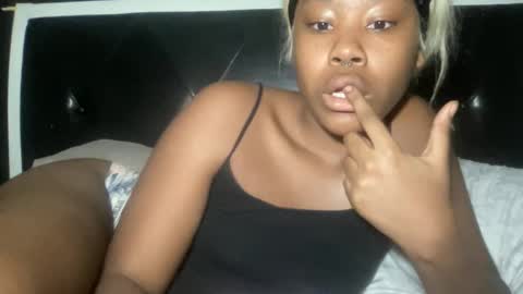 Snapshot of kinkykittee chatting on 02.12.25 Bunniii online show from 02.12.25