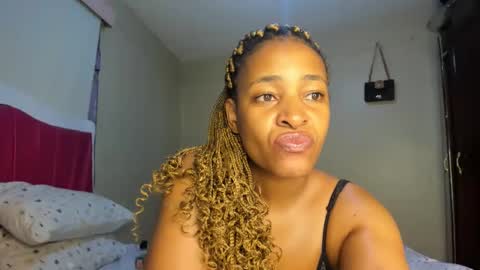 Snapshot of kinkylyla chatting on 02.17.25 Kinky online show from 02.17.25