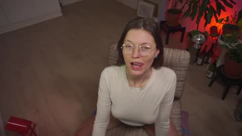 Snapshot of kinkyorange_ chatting on 12.08.24 Mary the Soulmate online show from 12.08.24