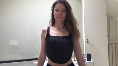 Snapshot of kinkyorange_ chatting on 01.09.25 Mary the Soulmate online show from 01.09.25