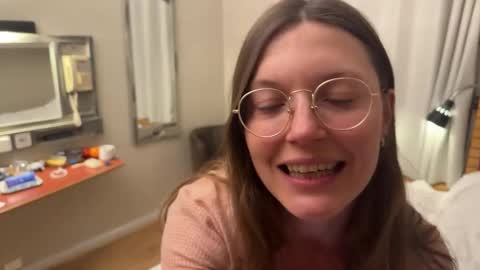 Snapshot of kinkyorange_ chatting on 02.19.25 Mary the Soulmate online show from 02.19.25