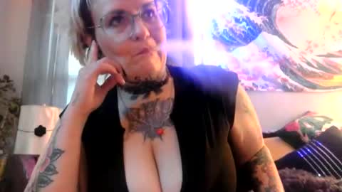 Snapshot of kinkypinkyplay2 chatting on 01.23.25 Kinky Pinky online show from 01.23.25