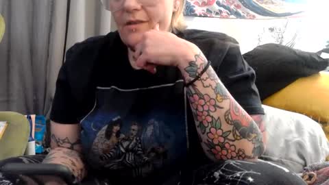 Snapshot of kinkypinkyplay2 chatting on 02.18.25 Kinky Pinky online show from 02.18.25