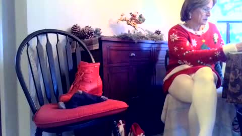 Snapshot of kinkysneakergirl chatting on 12.19.25 KinkySneakerGirl online show from 12.19.25