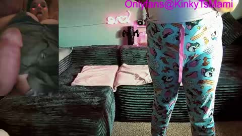 Snapshot of kinkytsmami chatting on 05.13.26 kinkytsmami online show from 05.13.26