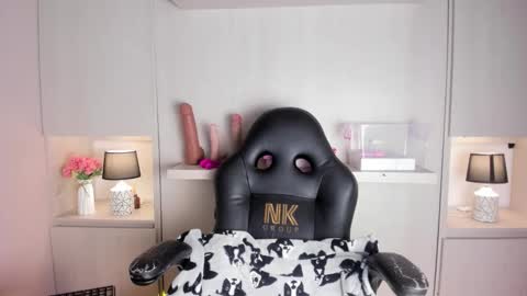 Snapshot of kiomarabaker chatting on 02.04.26 M A R A online show from 02.04.26