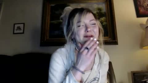 Snapshot of kipsy420 chatting on 12.18.24 Kipsy Rose online show from 12.18.24