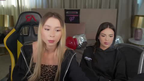 Snapshot of kira0541 chatting on 03.10.26 Sweet girls online show from 03.10.26