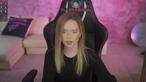 Snapshot of kira0541 chatting on 04.12.26 Sweet girls online show from 04.12.26