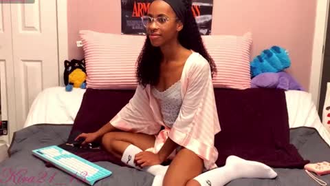 Kira21 13 online show from 10.27.25