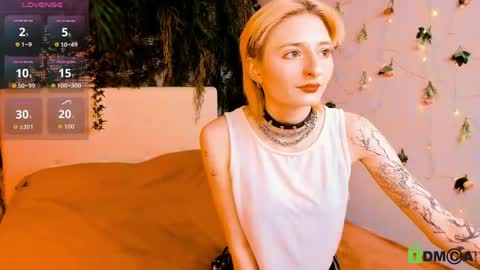 Snapshot of kira__cutie chatting on 04.23.26 Kira online show from 04.23.26