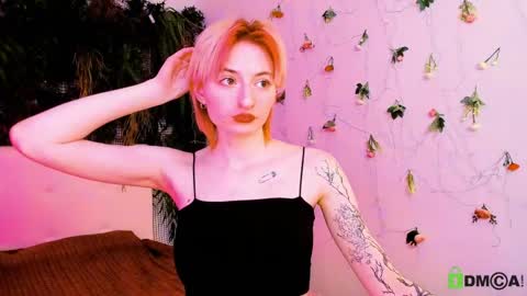 Snapshot of kira__cutie chatting on 05.15.26 Kira online show from 05.15.26