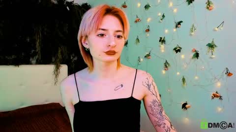 Snapshot of kira__cutie chatting on 05.15.26 Kira online show from 05.15.26