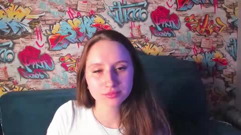 Snapshot of kira_sweeet chatting on 12.17.25 Kira online show from 12.17.25