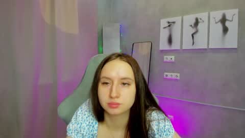 Snapshot of kira_sweeet chatting on 12.21.25 Kira online show from 12.21.25