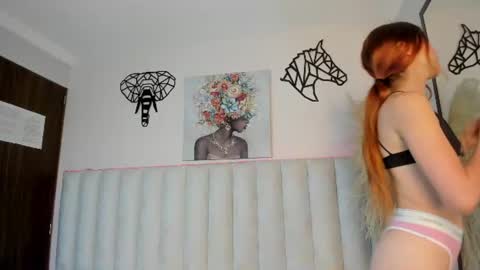 Snapshot of kira_venom chatting on 06.19.26 Kira online show from 06.19.26