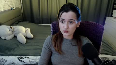 Snapshot of kira_yammy chatting on 12.19.24 Kira follow me online show from 12.19.24