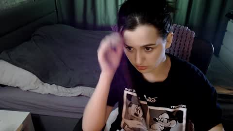 Snapshot of kira_yammy chatting on 12.31.24 Kira follow me online show from 12.31.24