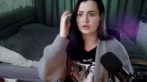 Snapshot of kira_yammy chatting on 01.01.25 Kira follow me online show from 01.01.25