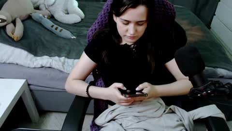 Snapshot of kira_yammy chatting on 01.25.25 Kira follow me online show from 01.25.25