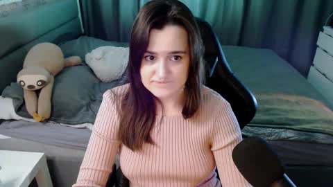 Snapshot of kira_yammy chatting on 02.18.25 Kira follow me online show from 02.18.25