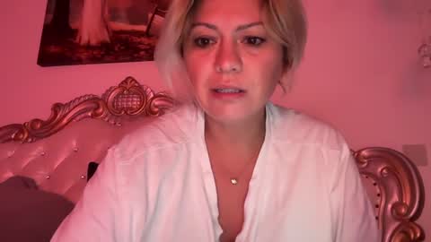 Snapshot of kiradivine chatting on 09.10.25 KiraDivine online show from 09.10.25