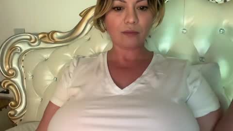 KiraDivine online show from 12.22.25