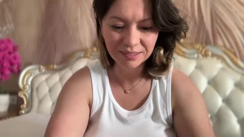 Snapshot of kiradivine chatting on 05.22.26 KiraDivine online show from 05.22.26