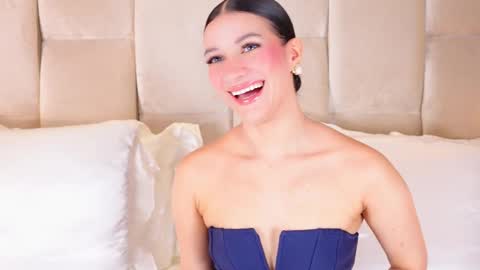 Snapshot of kirakayleigh chatting on 10.15.25 kira online show from 10.15.25