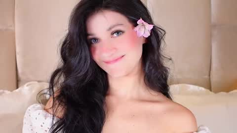 Snapshot of kirakayleigh chatting on 10.27.25 kira online show from 10.27.25