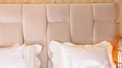 Snapshot of kirakayleigh chatting on 10.28.25 kira online show from 10.28.25